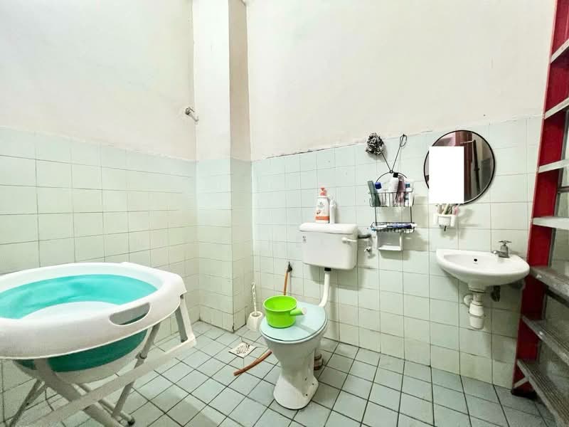 Rumah Teres 2 Tingkat untuk Dijual di Taman Sri Kenari (Kajang) - Nurashekin . - Bathroom - PropertyGuru.com.my
