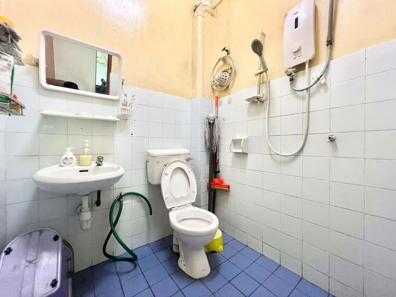 Rumah Teres 2 Tingkat untuk Dijual di Taman Sri Kenari (Kajang) - Nurashekin . - Bathroom - PropertyGuru.com.my
