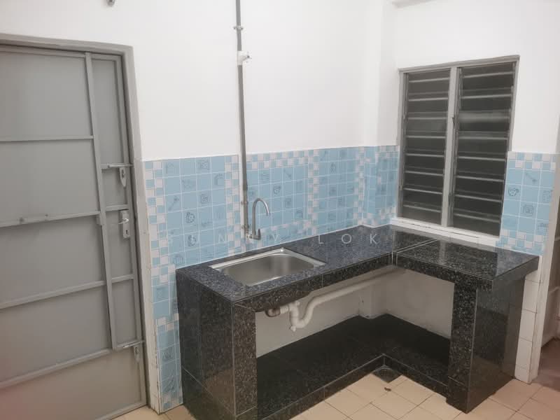 Rumah Flat untuk Dijual di Taman Menglembu Impiana Adril - Sunny Lok - Kitchen - PropertyGuru.com.my