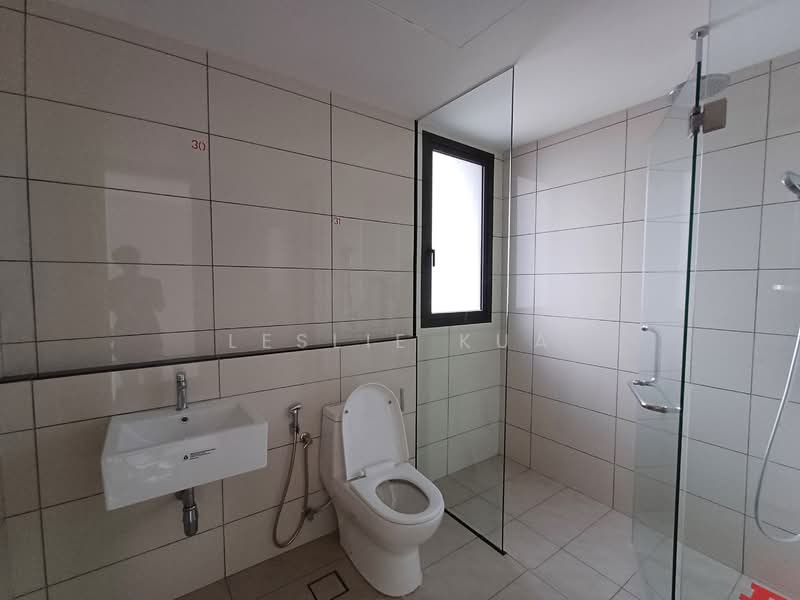 Servis Apartment untuk Dijual di Duta Park Residences - Leslie Kua - Bathroom - PropertyGuru.com.my