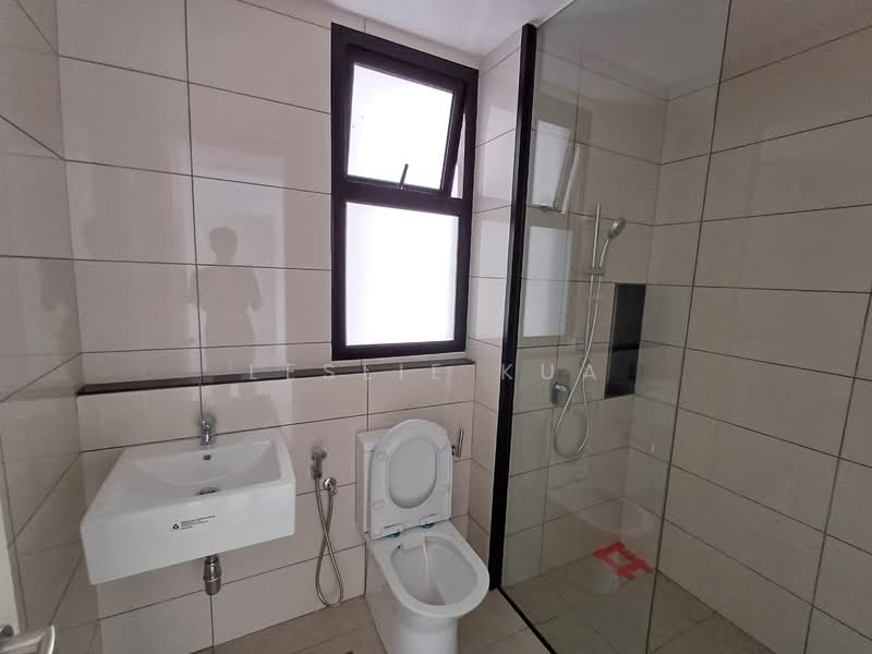 Servis Apartment untuk Dijual di Duta Park Residences - Leslie Kua - Bathroom - PropertyGuru.com.my
