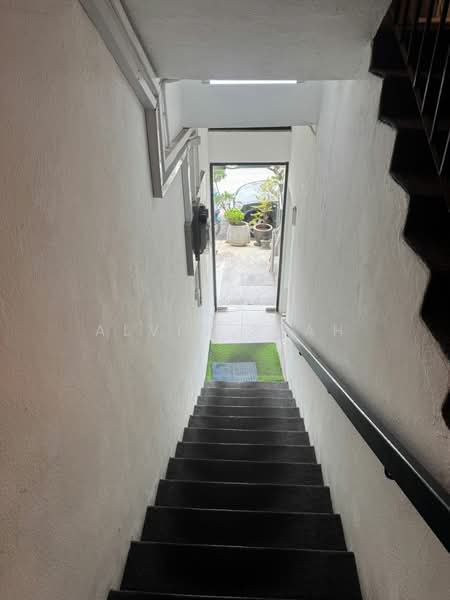Kedai / Pejabat untuk Disewa di Taman Tun Dr Ismail (Kuala Lumpur) - Alvin Seah - Entrance - PropertyGuru.com.my