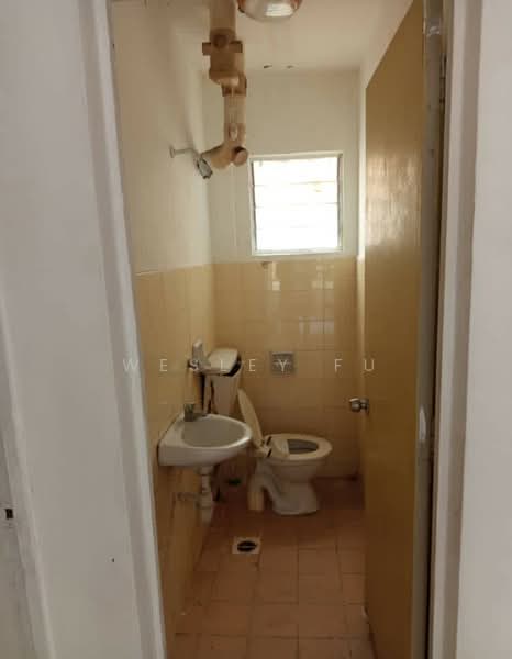 Pangsapuri untuk Dijual di saujana apartment - Wesley Fu - Bathroom - PropertyGuru.com.my