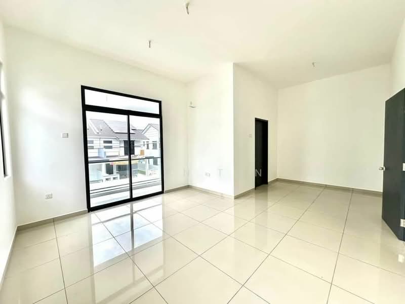 Rumah Kluster untuk Dijual di Taman Lagenda Putra (Kulai) - Iden Tan - Living Room - PropertyGuru.com.my