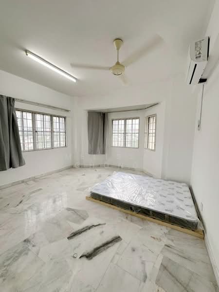 Kondominium untuk Disewa di Meadow Park 3 - Melissa Chong - Bedroom - PropertyGuru.com.my