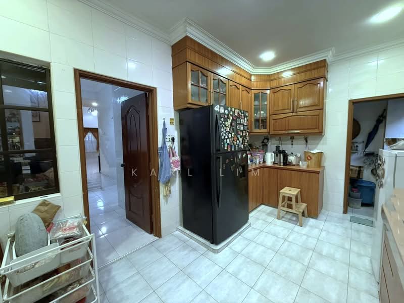 2.5-storey Terraced House for Sale in Taman Pelangi Indah (Ulu Tiram) - Karl Lim - Kitchen - PropertyGuru.com.my