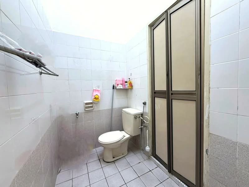 2.5-storey Terraced House for Sale in Taman Pelangi Indah (Ulu Tiram) - Karl Lim - Bathroom - PropertyGuru.com.my