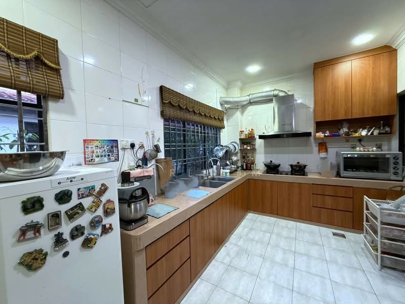 2.5-storey Terraced House for Sale in Taman Pelangi Indah (Ulu Tiram) - Karl Lim - Kitchen - PropertyGuru.com.my