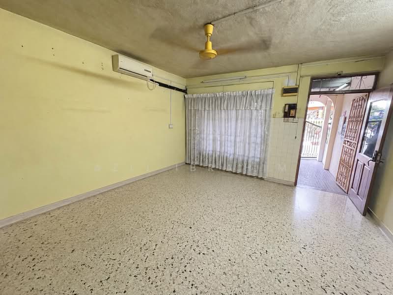 2-storey Terraced House for Sale in Taman Beringin (Jinjang) - Azli Ibrahim - Living Room - PropertyGuru.com.my
