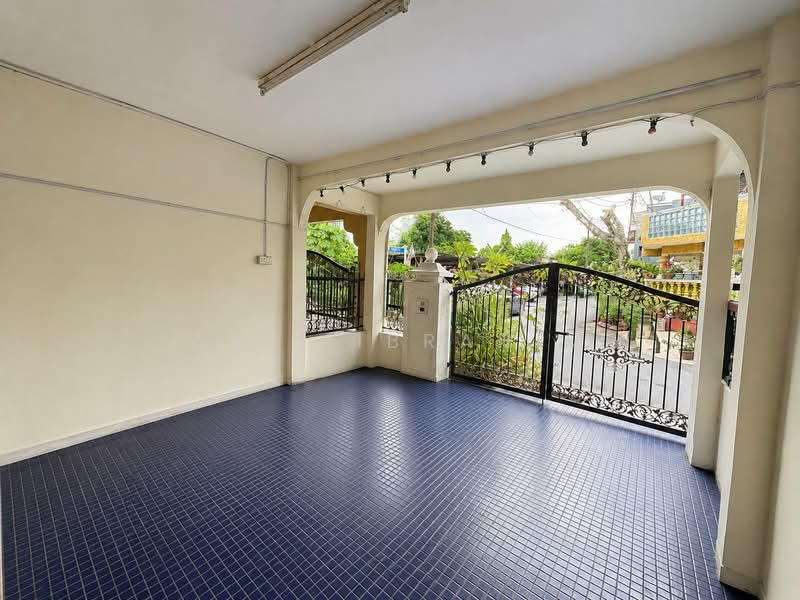 2-storey Terraced House for Sale in Taman Beringin (Jinjang) - Azli Ibrahim - Entrance - PropertyGuru.com.my