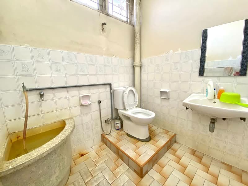Bungalow for Sale in Shah Alam (Selangor) - Syukor Hartanah - Bathroom - PropertyGuru.com.my