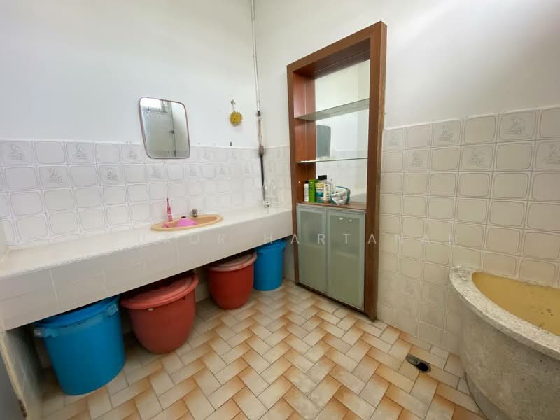Bungalow for Sale in Shah Alam (Selangor) - Syukor Hartanah - Bathroom - PropertyGuru.com.my