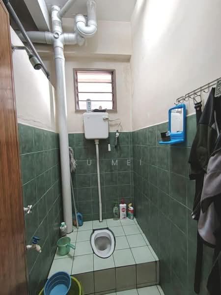 Pangsapuri untuk Dijual di Pangsapuri Seri Baiduri - Ku Mei - Bathroom - PropertyGuru.com.my