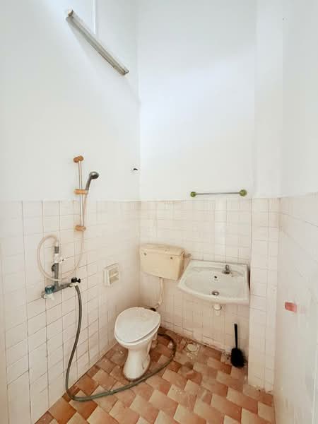 Rumah Teres 2 Tingkat untuk Dijual di Taman Pandan Indah (Ampang) - Hazeman Omar - Bathroom - PropertyGuru.com.my