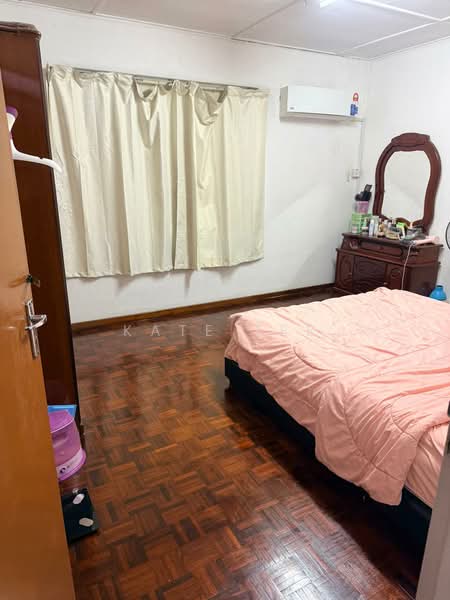 2-storey Terraced House for Sale in Taman Perling (Perling) - Kate Tee - Bedroom - PropertyGuru.com.my