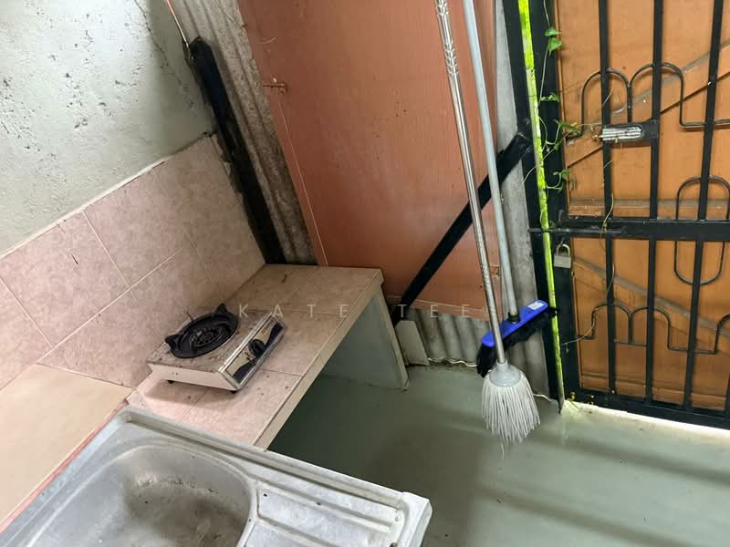 2-storey Terraced House for Sale in Taman Perling (Perling) - Kate Tee - Kitchen - PropertyGuru.com.my