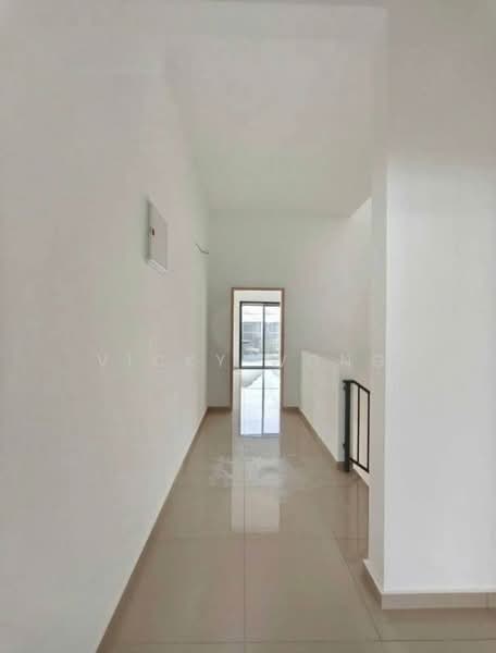 Rumah Teres 2 Tingkat untuk Dijual di Bandar Dato Onn (Tebrau) - Vicky Wong - Corridor - PropertyGuru.com.my