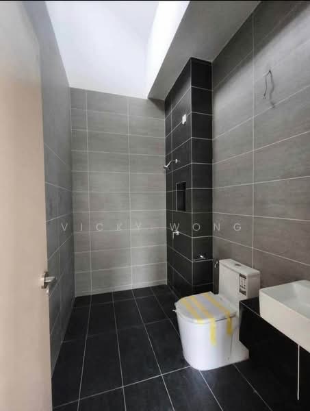 Rumah Teres 2 Tingkat untuk Dijual di Bandar Dato Onn (Tebrau) - Vicky Wong - Bathroom - PropertyGuru.com.my
