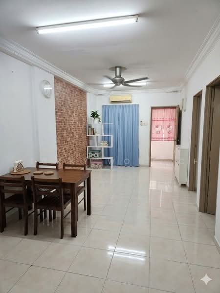Pangsapuri untuk Dijual di Pandan Ria Apartment (Block A) - Vickky Wong CF - Living Room - PropertyGuru.com.my