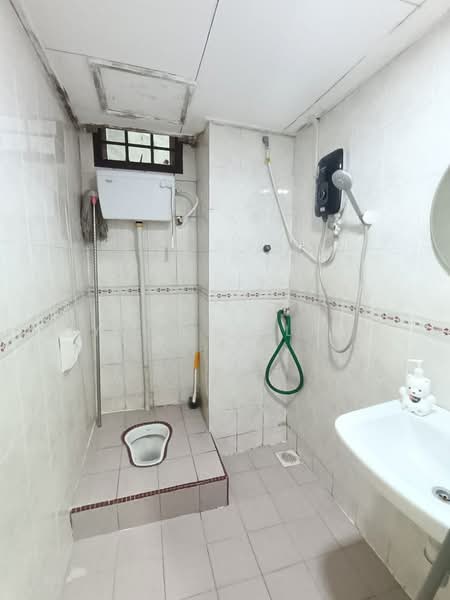 Pangsapuri untuk Dijual di Titiwangsa Apartment - Yvonne Lim - Bathroom - PropertyGuru.com.my