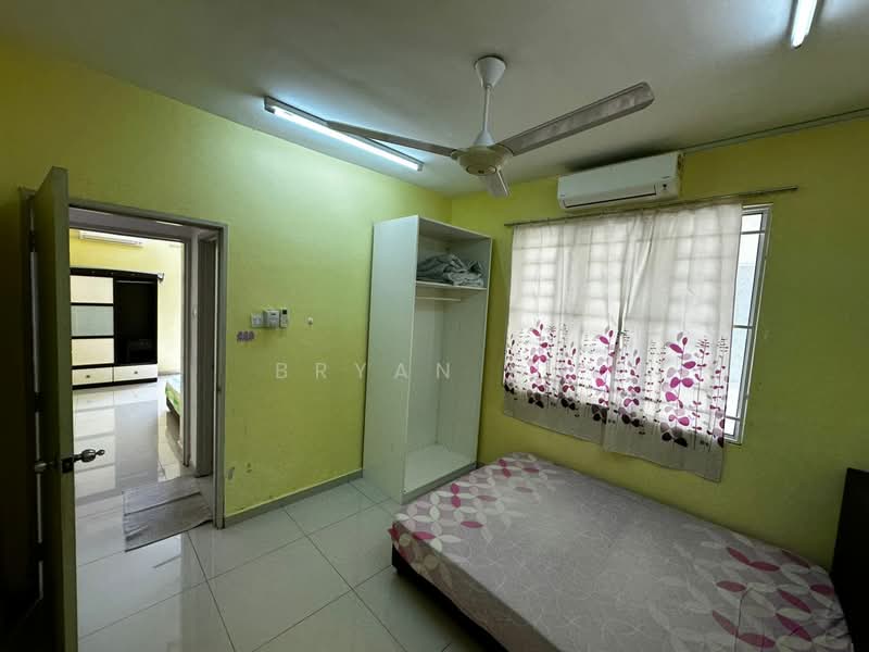 Kondominium untuk Dijual di Platinum Lake PV 15 - Bryan Ng - Bedroom - PropertyGuru.com.my