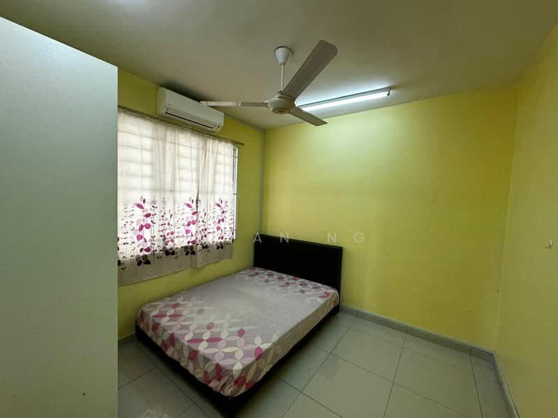 Kondominium untuk Dijual di Platinum Lake PV 15 - Bryan Ng - Bedroom - PropertyGuru.com.my