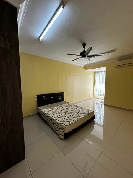 Kondominium untuk Dijual di Platinum Lake PV 15 - Bryan Ng - Bedroom - PropertyGuru.com.my