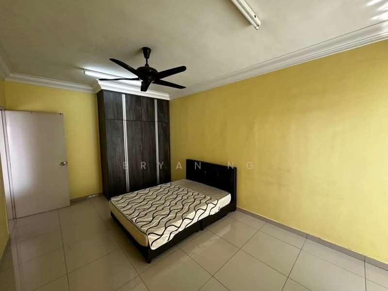 Kondominium untuk Dijual di Platinum Lake PV 15 - Bryan Ng - Bedroom - PropertyGuru.com.my