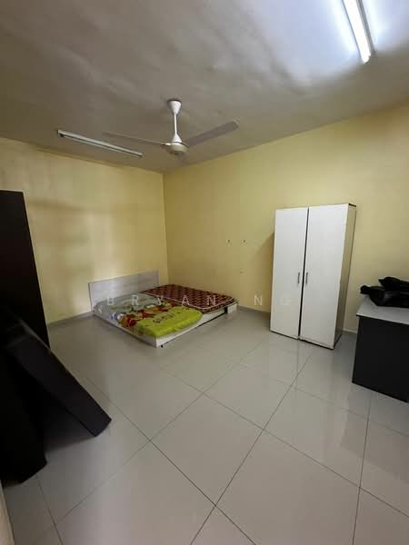 Kondominium untuk Dijual di Platinum Lake PV 15 - Bryan Ng - Bedroom - PropertyGuru.com.my