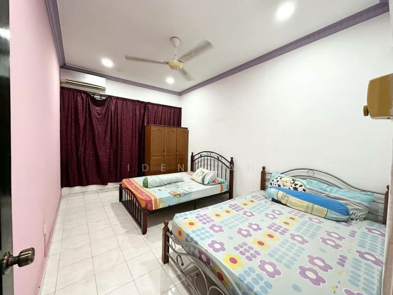 Kedai / Pejabat untuk Dijual di Taman Senai Utama (Kulai) - Iden Tan - Bedroom - PropertyGuru.com.my