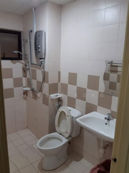 Servis Apartment untuk Disewa di Regalia Residence - Melvin Kong - Bathroom - PropertyGuru.com.my