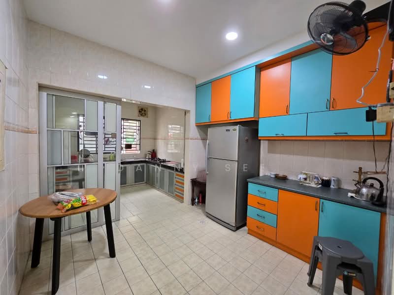 Rumah Teres 2 Tingkat untuk Disewa di Bandar Indahpura (Kulai) - Danny See - Kitchen - PropertyGuru.com.my