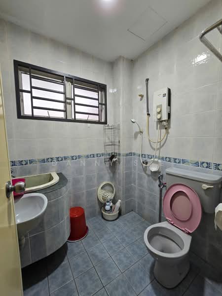Rumah Teres 2 Tingkat untuk Disewa di Bandar Indahpura (Kulai) - Danny See - Bathroom - PropertyGuru.com.my