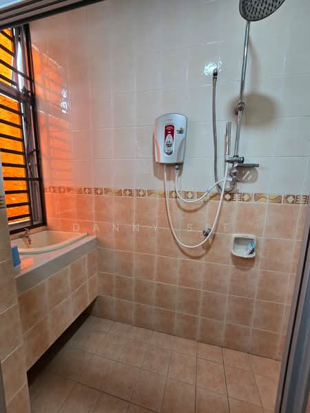 Rumah Teres 2 Tingkat untuk Disewa di Bandar Indahpura (Kulai) - Danny See - Bathroom - PropertyGuru.com.my