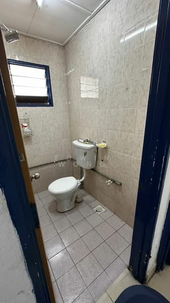 Pangsapuri untuk Dijual di Pangsapuri Seri Bintang - Edwin Wong - Bathroom - PropertyGuru.com.my