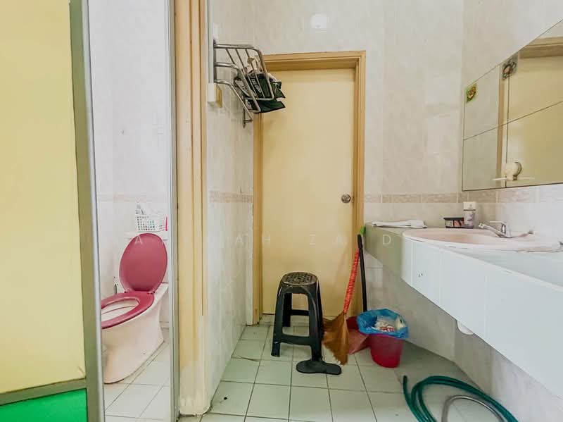 2-storey Terraced House for Sale in Bukit Jelutong (Shah Alam) - Afiqah zaidi - PropertyGuru.com.my
