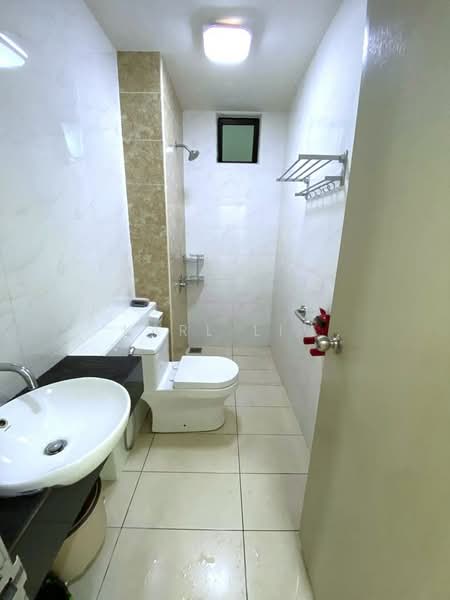 Service Residence for Sale at D'Summit Residences - Karl Lim - Bathroom - PropertyGuru.com.my