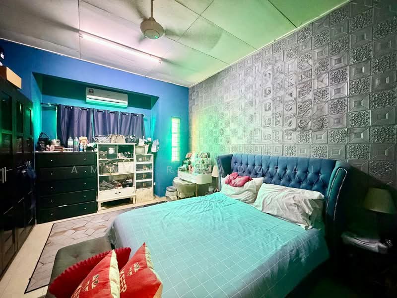 2-storey Terraced House for Sale in Taman Dato Demang (Seri Kembangan) - Ammeer Nadzrai - Bedroom - PropertyGuru.com.my