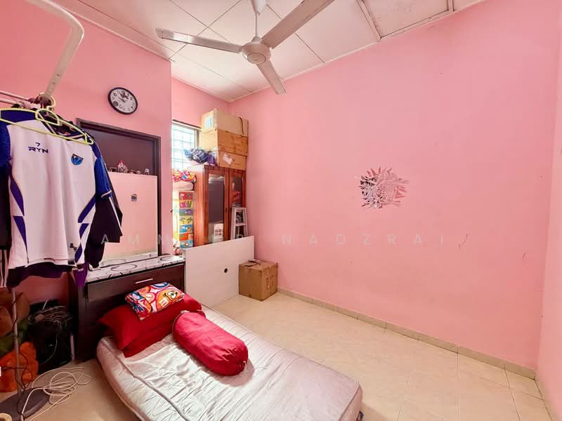 2-storey Terraced House for Sale in Taman Dato Demang (Seri Kembangan) - Ammeer Nadzrai - Bedroom - PropertyGuru.com.my