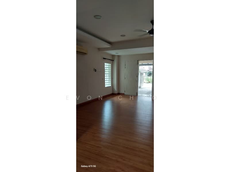 Semi-Detached House for Sale in Taman Puncak Jalil (Seri Kembangan) - Evon Choo - Living Room - PropertyGuru.com.my