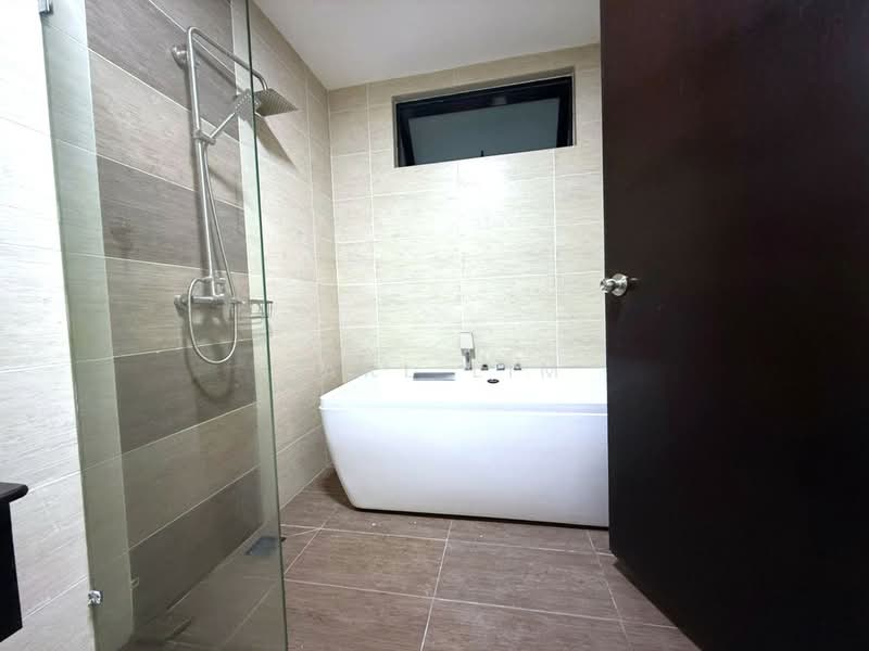 Servis Apartment untuk Dijual di Molek Regency - Karl Lim - Bathroom - PropertyGuru.com.my
