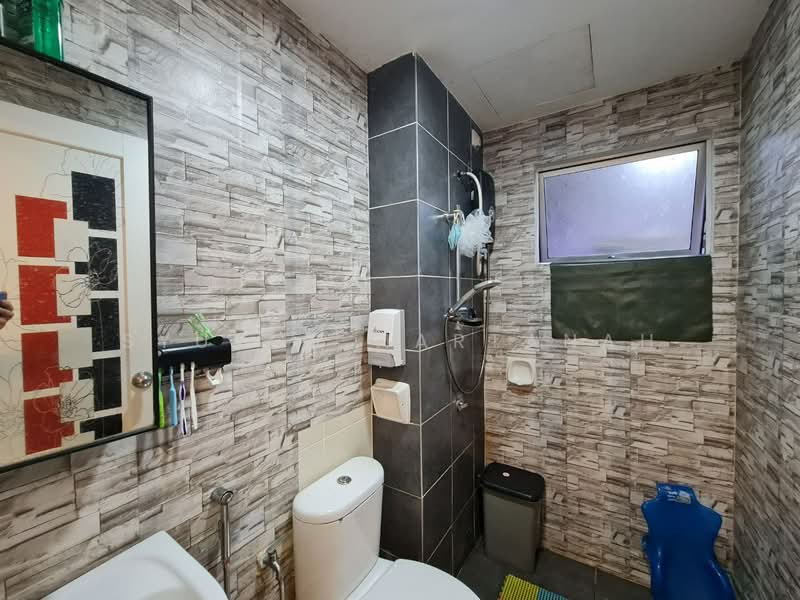 Townhouse for Sale in Kuala Selangor (Selangor) - Syukor Hartanah - Bathroom - PropertyGuru.com.my