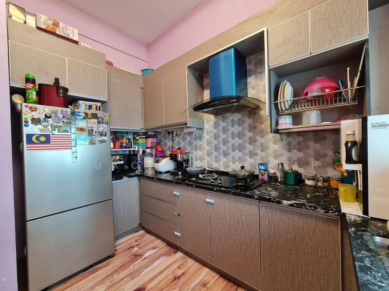 Townhouse for Sale in Kuala Selangor (Selangor) - Syukor Hartanah - Kitchen - PropertyGuru.com.my