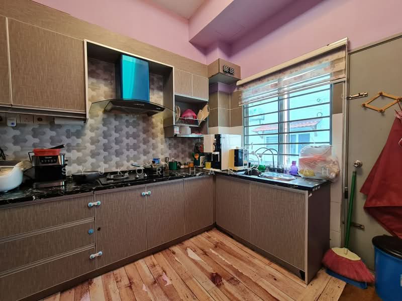 Townhouse for Sale in Kuala Selangor (Selangor) - Syukor Hartanah - Kitchen - PropertyGuru.com.my