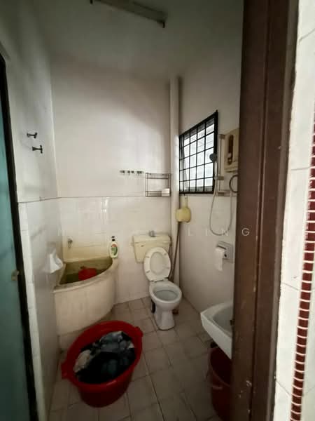 2-storey Terraced House for Sale in Taman Sppk (Ipoh) - Nicole Ling - Bathroom - PropertyGuru.com.my