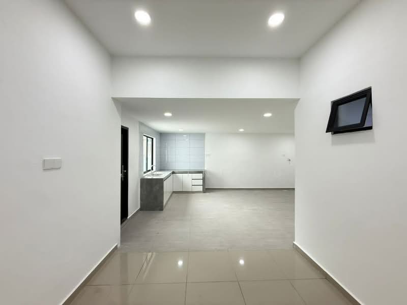 Semi-Detached House for Sale in Taman Bunga Ros (Tebrau) - Pauline Ng - Kitchen - PropertyGuru.com.my