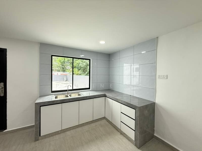 Semi-Detached House for Sale in Taman Bunga Ros (Tebrau) - Pauline Ng - Kitchen - PropertyGuru.com.my