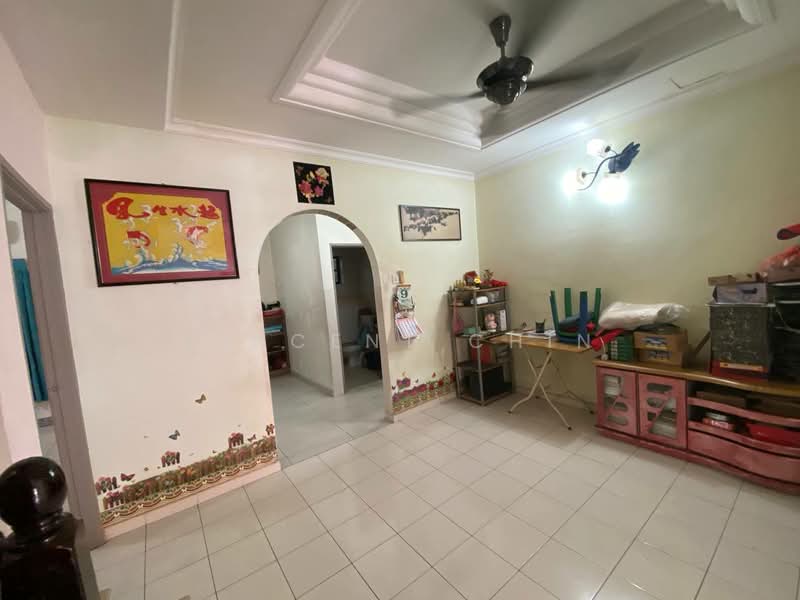 2-storey Terraced House for Sale in Taman Anda (Ipoh) - Vincent Chin - Living Room - PropertyGuru.com.my