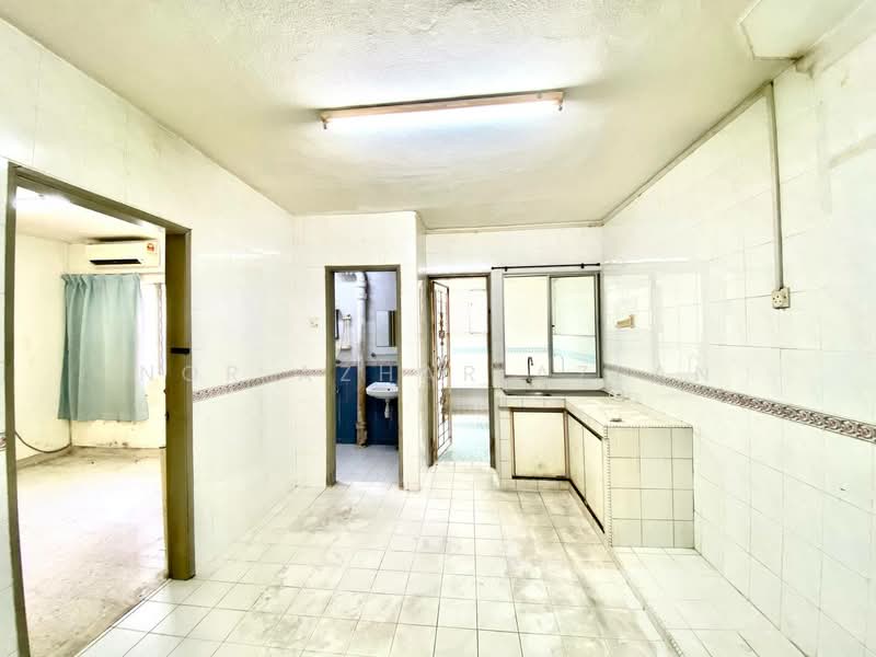 Rumah Teres 2 Tingkat untuk Dijual di Damansara Jaya (Petaling Jaya) - Nor Azhar Azlan - Kitchen - PropertyGuru.com.my