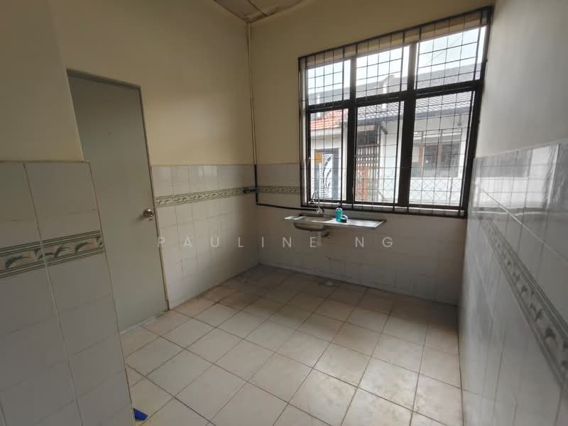 1-storey Terraced House for Rent in Taman Daya (Johor Bahru) - Pauline Ng - Kitchen - PropertyGuru.com.my